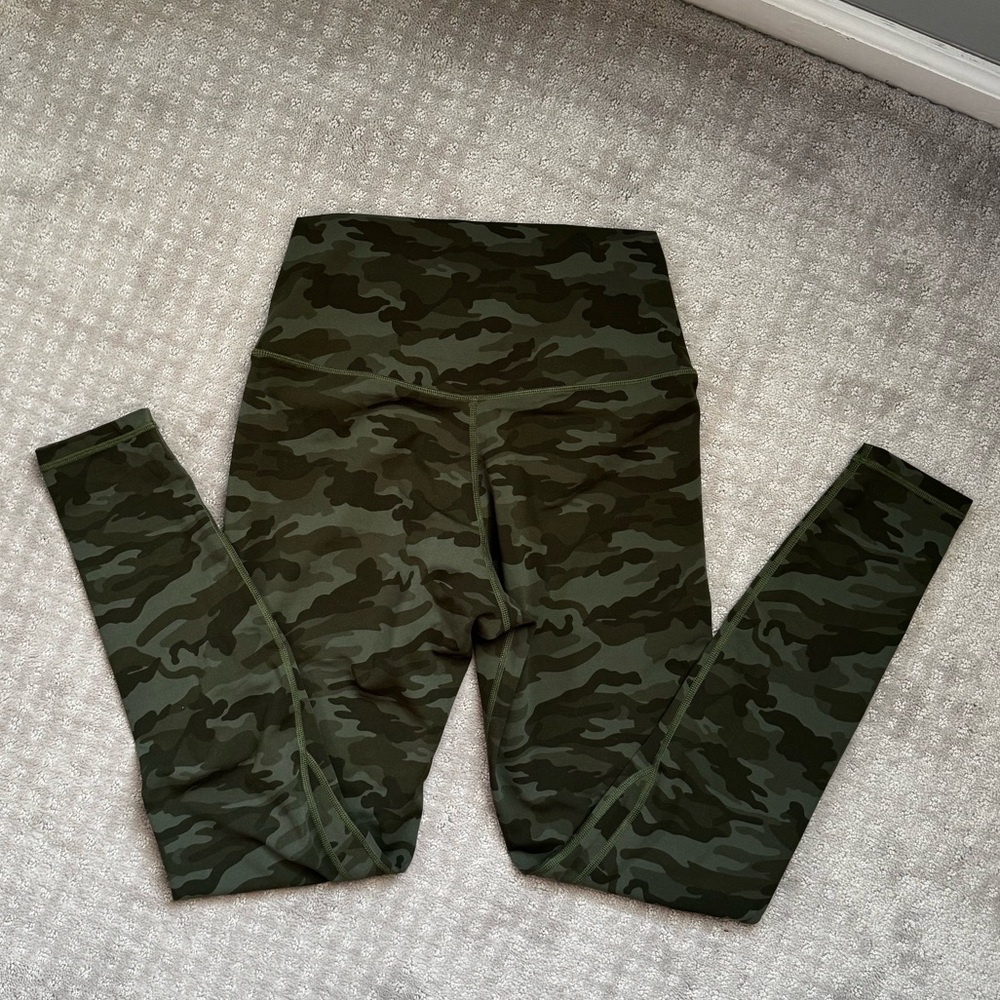 Women's Buttery Soft Camouflage Leggings - Picture 5 of 5